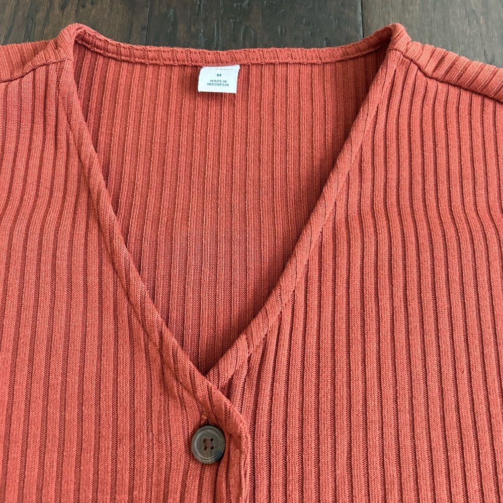 Old Navy Ribbed Knit Top in Rust size medium - Picture 3 of 6